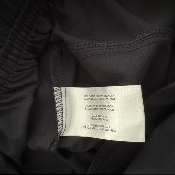 Eddie Bauer Women's Rapid Capri in Black. MSRP $64 - Picture 14 of 15